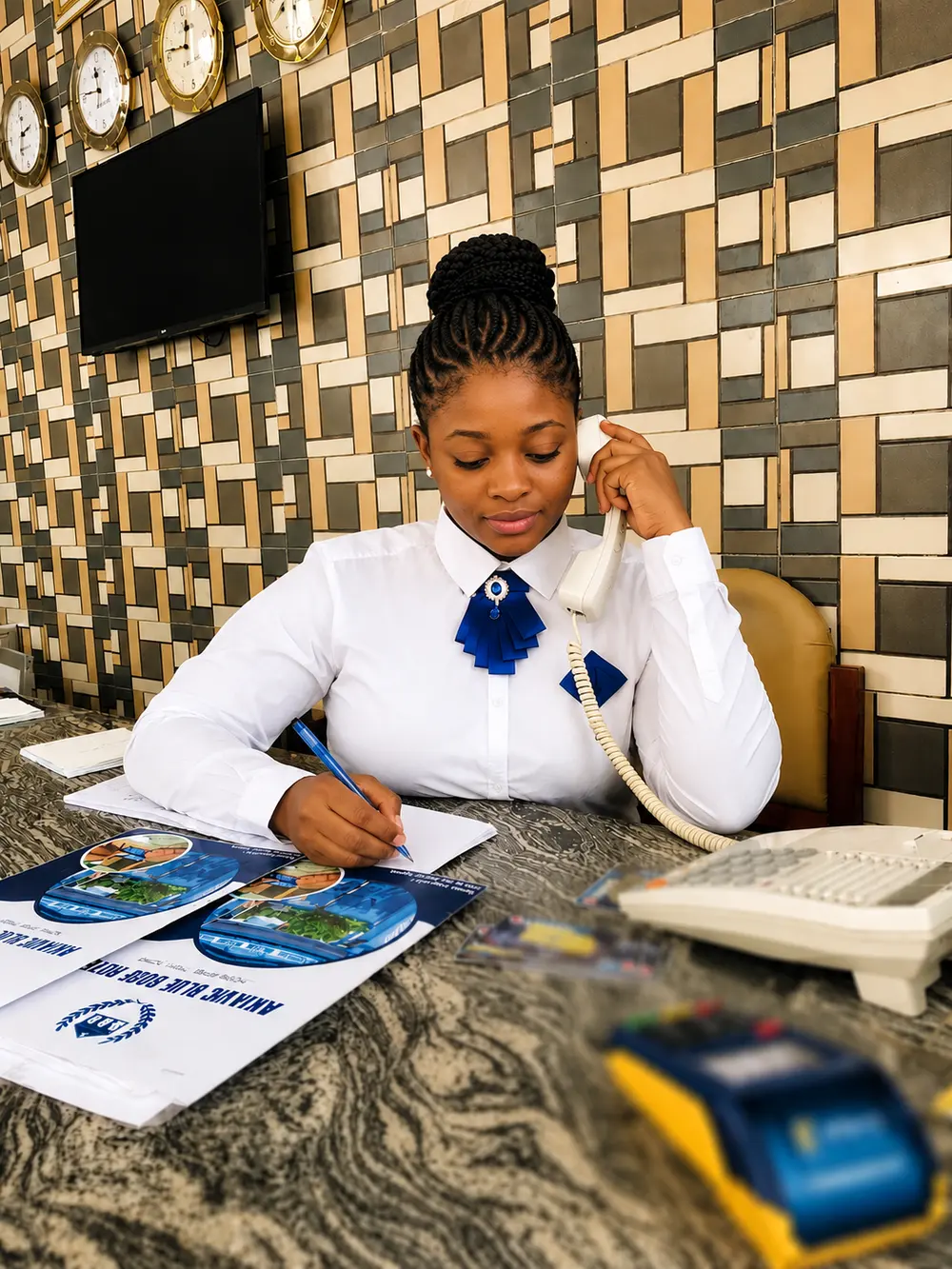 Akiavic receptionist confirming a guest request